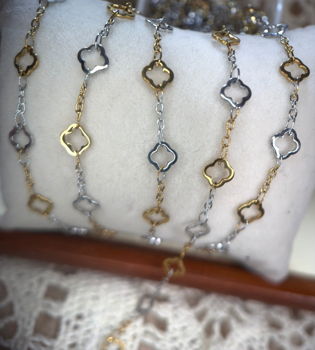 🍀 Double the Luck Two-Tone Clover Chain
