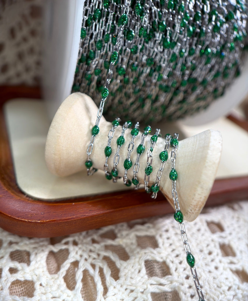 Emerald After Dark Sparkly Sunburst Chain