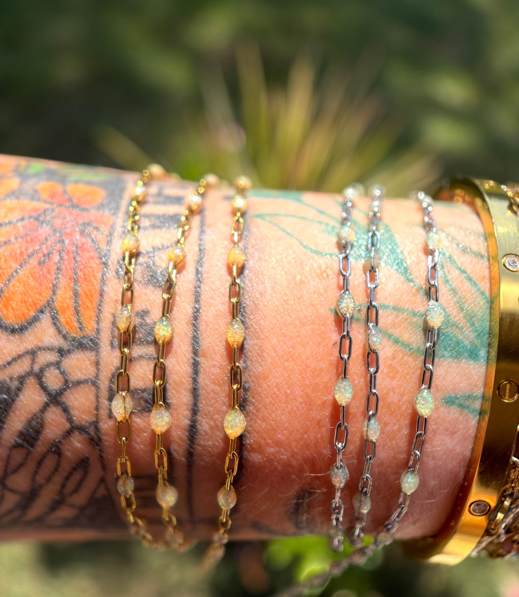 Peachy Babe – Iridescent Peach Sunburst Chain