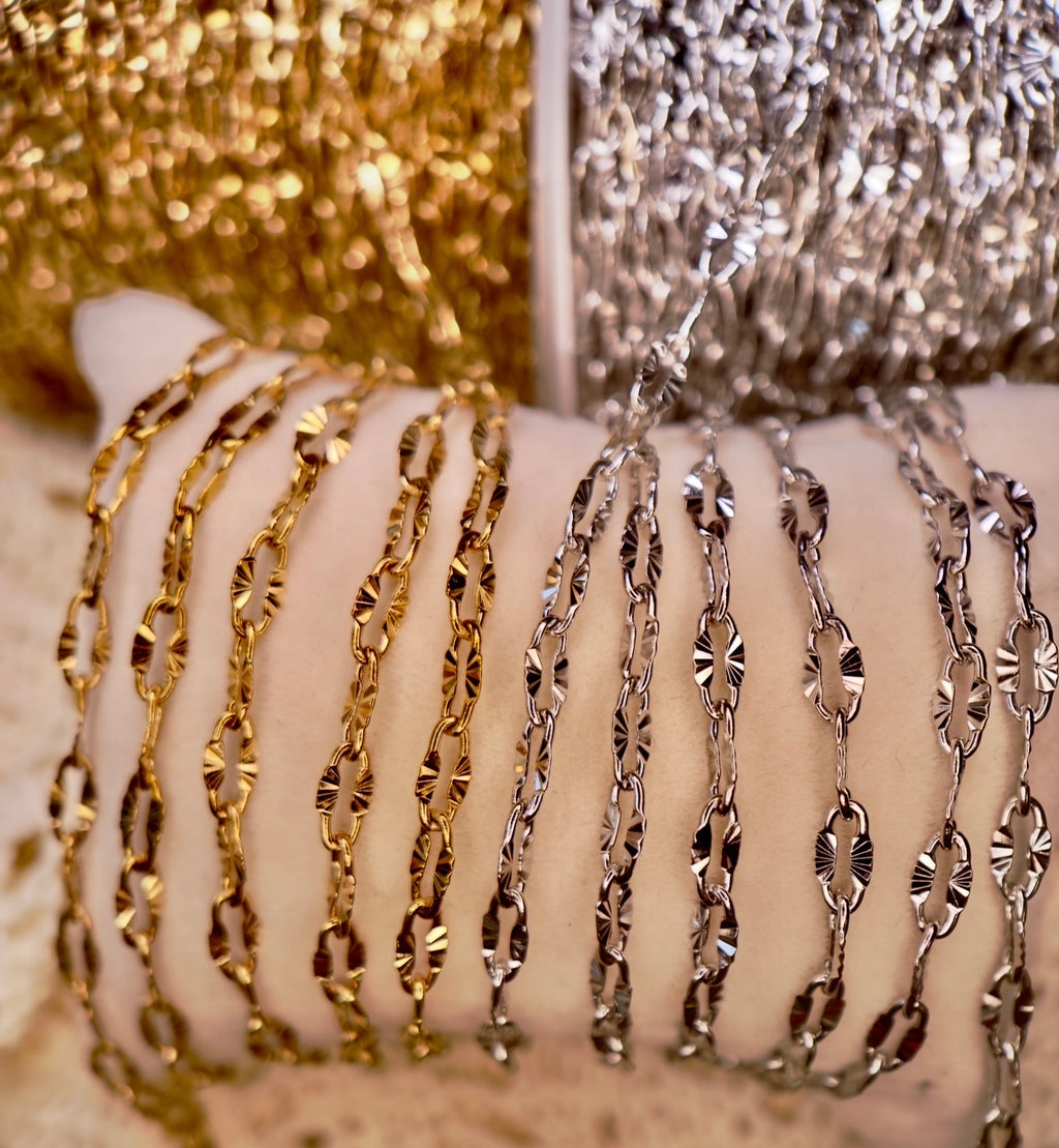 Cattlemen’s Twist | 14K PVD Gold & 316 Surgical Stainless Steel Paper Clip Chain