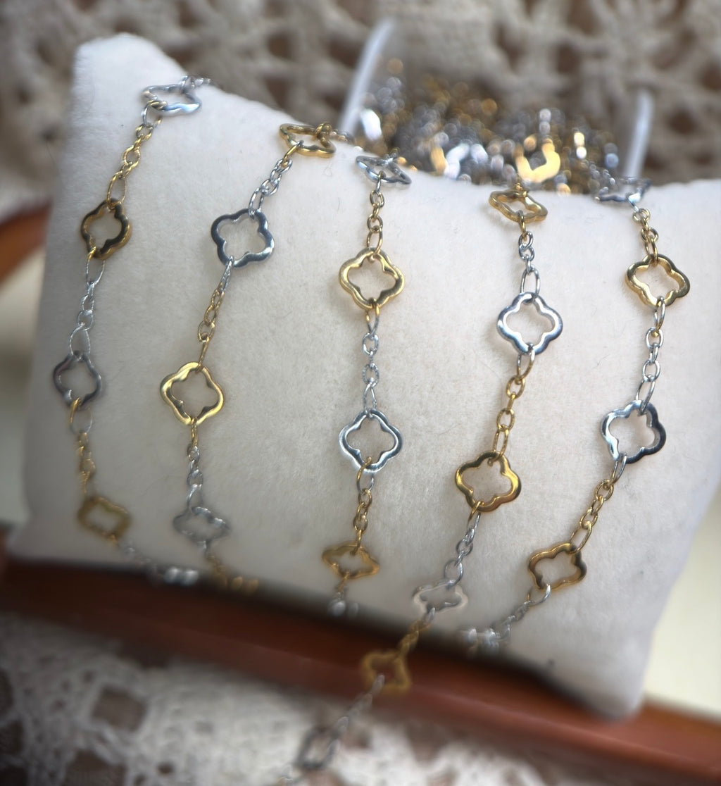 🍀 Double the Luck Two-Tone Clover Chain