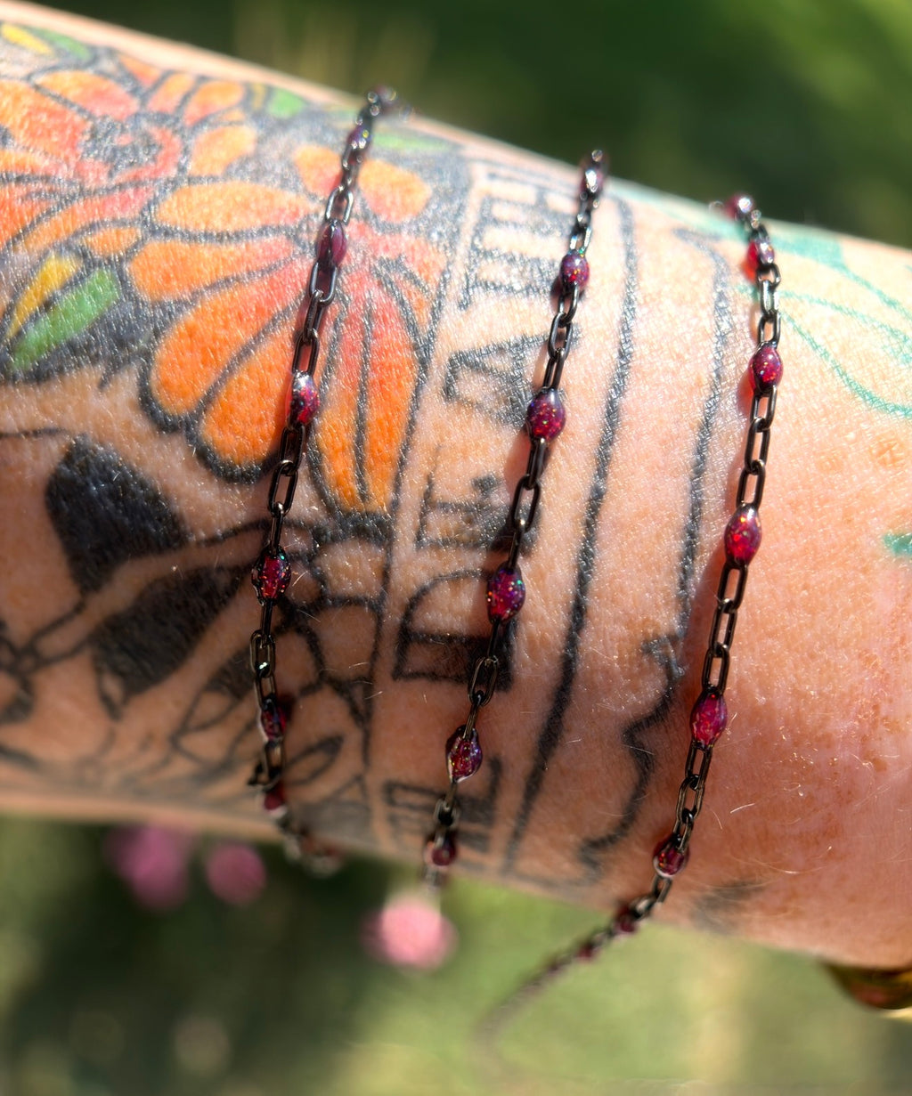 Beyond the Stars: Black Sunburst Galaxy Chain