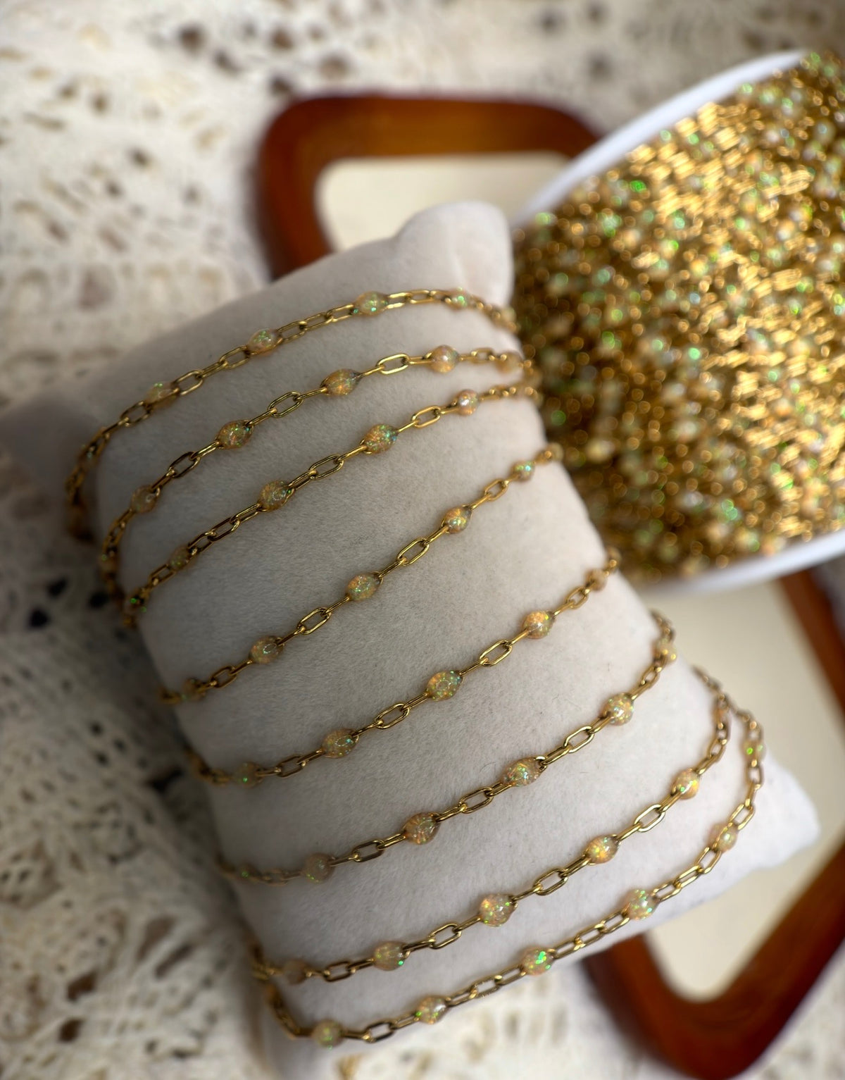 Peachy Babe – Iridescent Peach Sunburst Chain