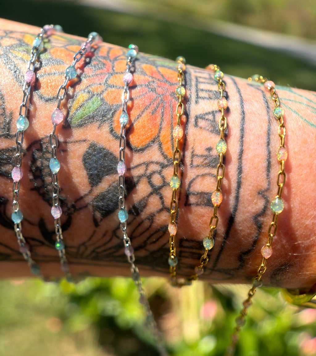 Sunset Lagoon – Iridescent Sunburst Chain