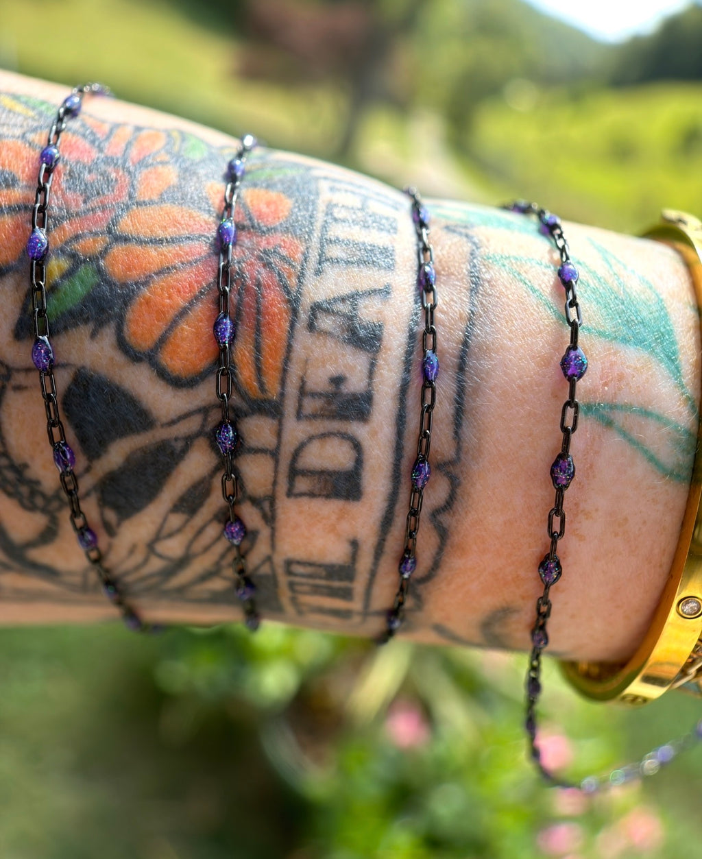 Beyond the Stars: Black Sunburst Galaxy Chain