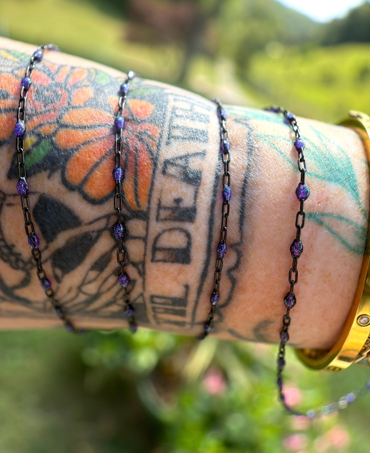 Beyond the Stars: Black Sunburst Galaxy Chain