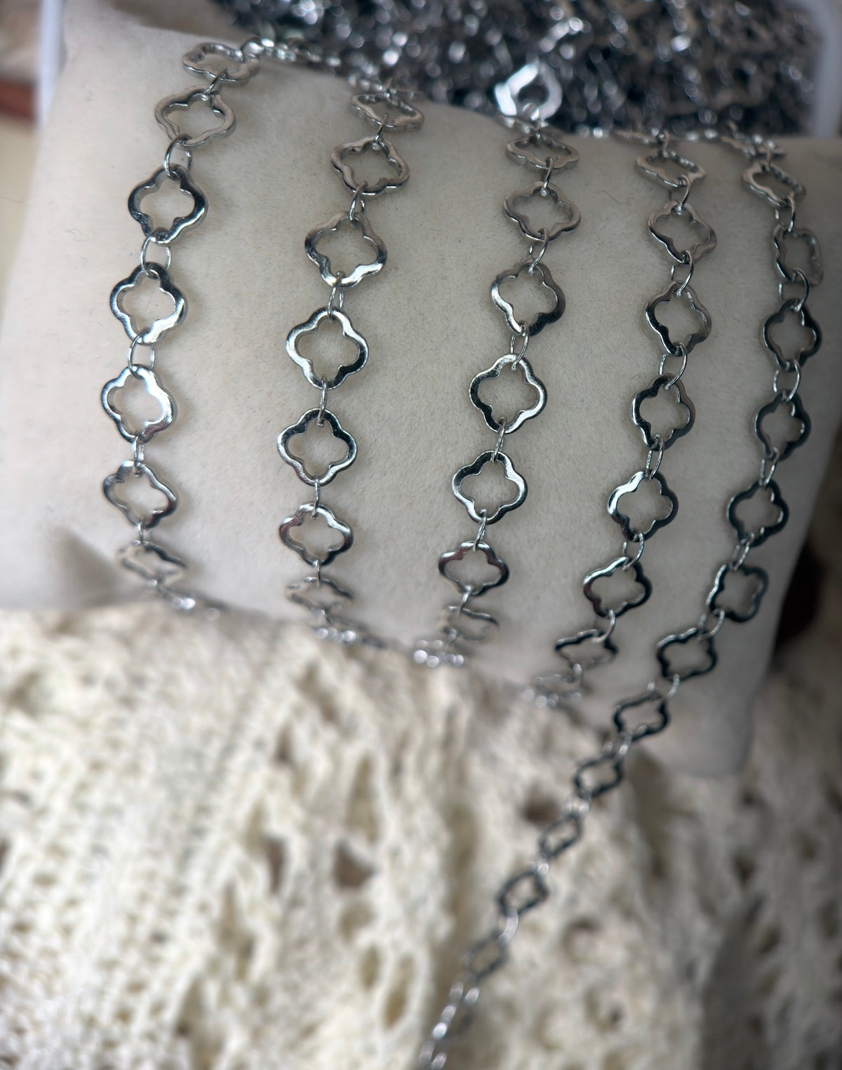 🍀 Luck in Every Link — 1:1 Clover Chain