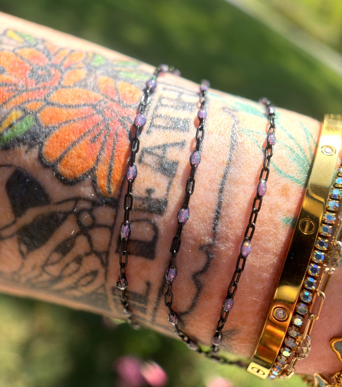 Beyond the Stars: Black Sunburst Galaxy Chain