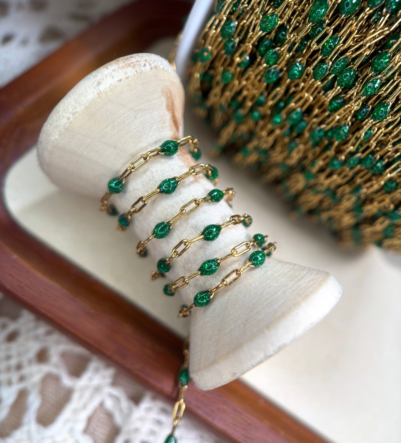 Emerald After Dark Sparkly Sunburst Chain