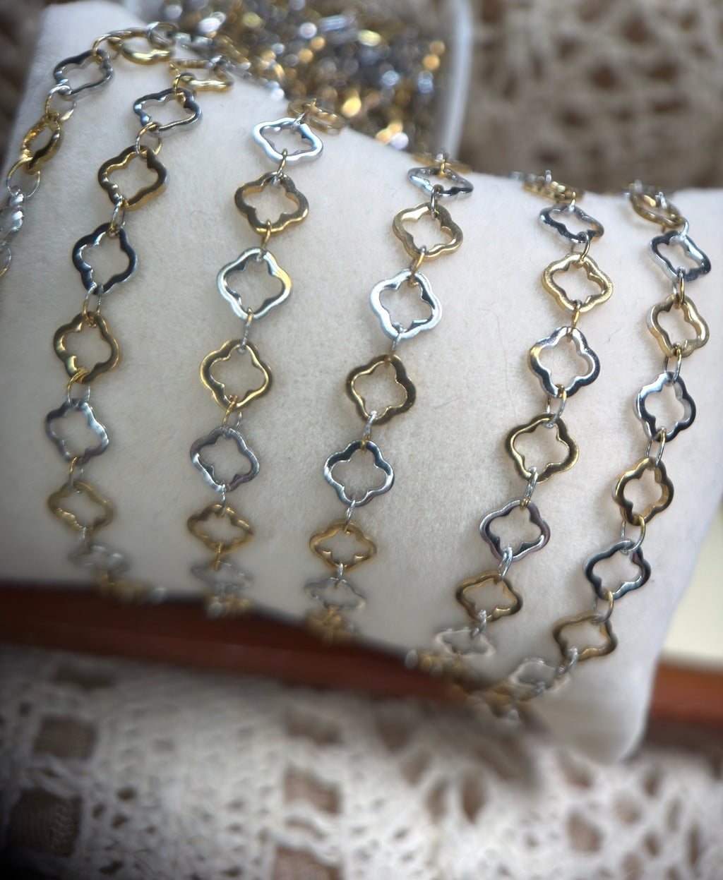 🍀 Double the Luck Two-Tone Clover Chain