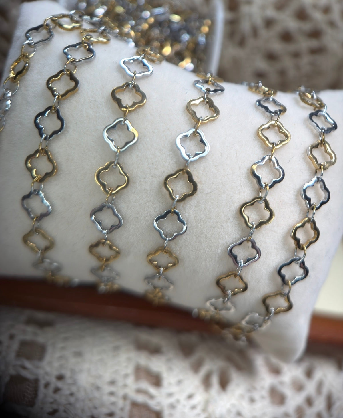 🍀 Double the Luck Two-Tone Clover Chain