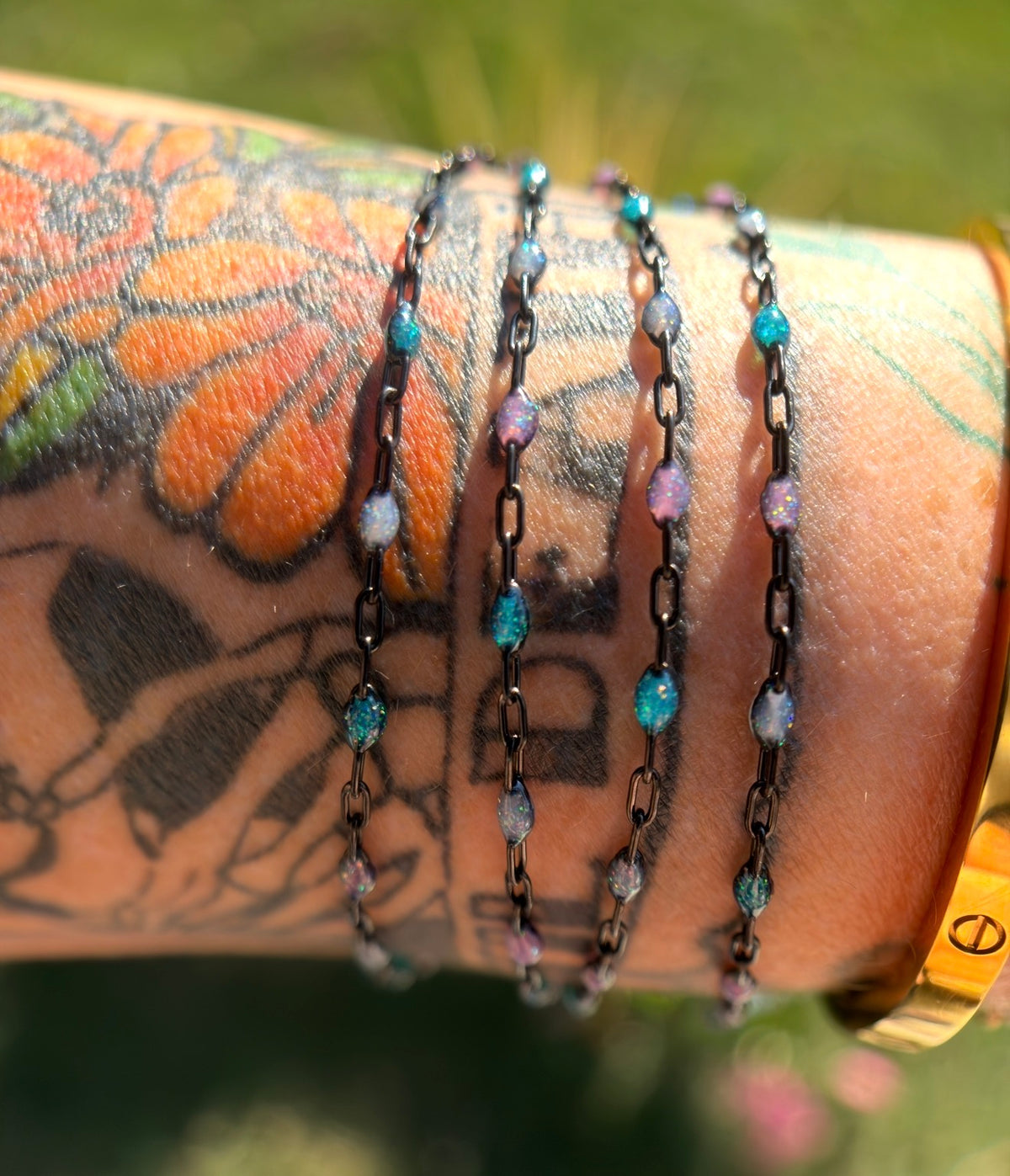 Beyond the Stars: Black Sunburst Galaxy Chain