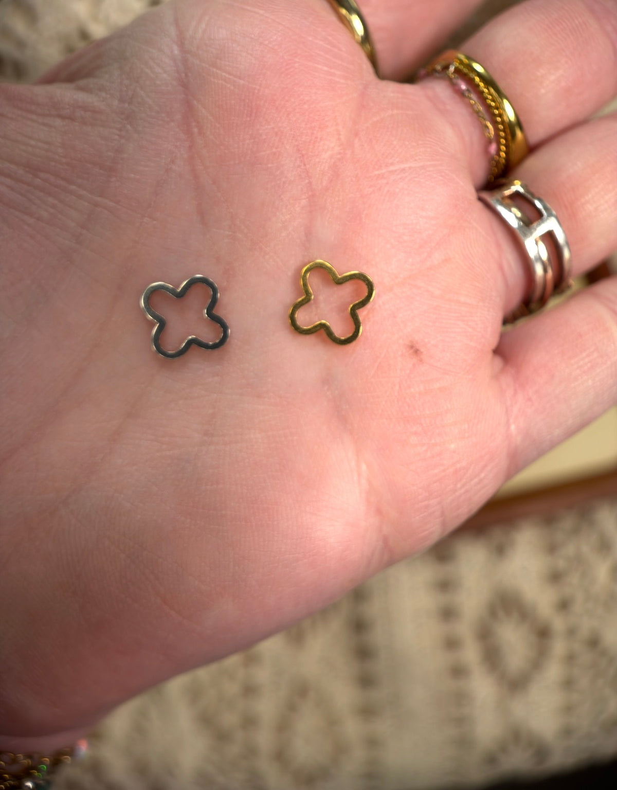 Lucky  Open Clover Connector