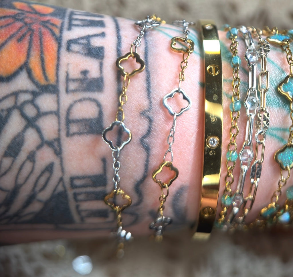 🍀 Double the Luck Two-Tone Clover Chain