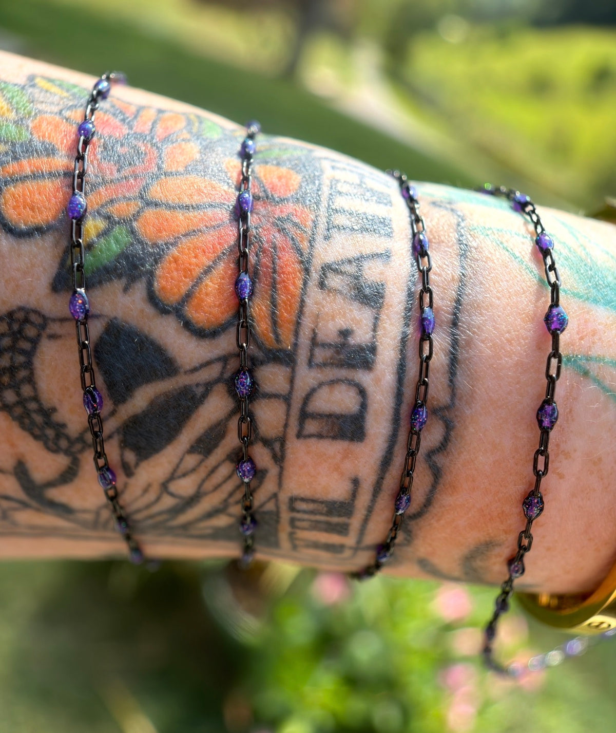 Beyond the Stars: Black Sunburst Galaxy Chain