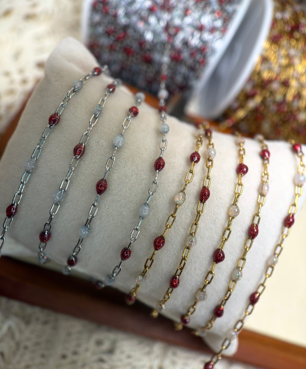Candy Cane Lane – Red & White Sunburst Chain