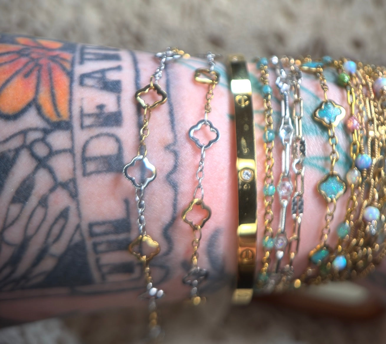 🍀 Double the Luck Two-Tone Clover Chain