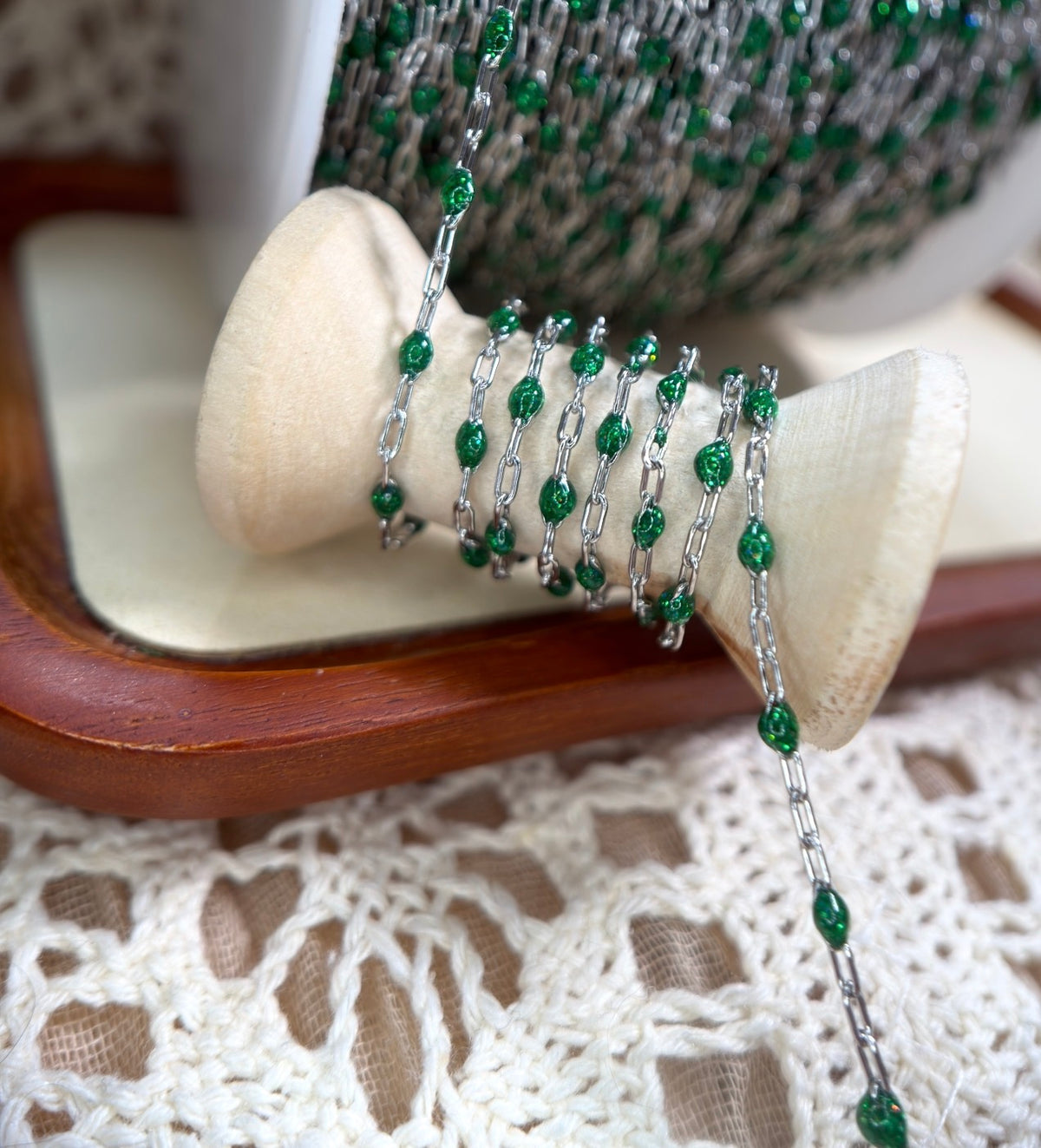 Emerald After Dark Sparkly Sunburst Chain