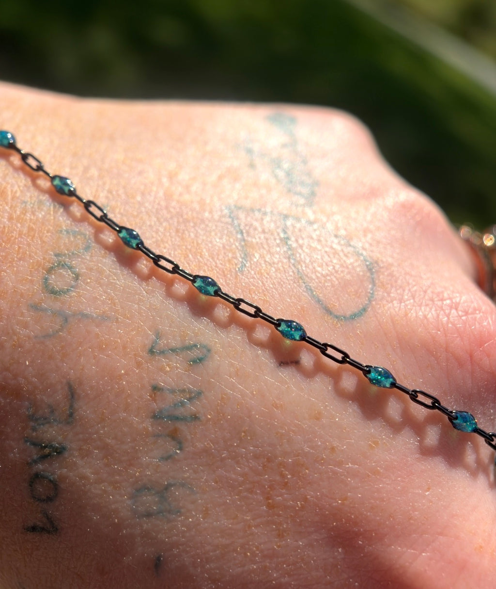 Beyond the Stars: Black Sunburst Galaxy Chain