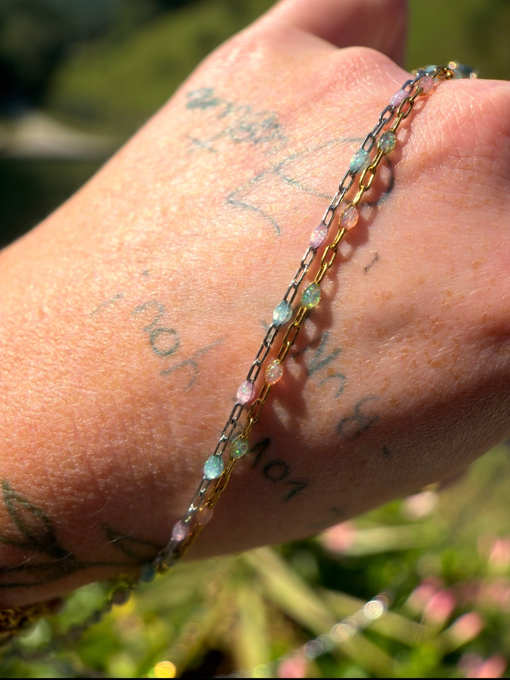 Sunset Lagoon – Iridescent Sunburst Chain