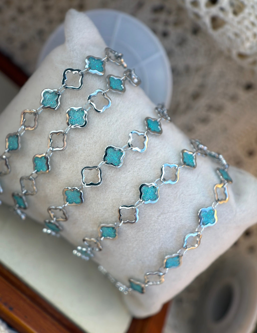 Sparkly Ocean Blue Clover Chain | Stainless Silver