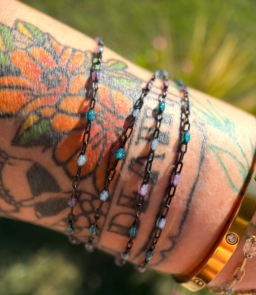 Beyond the Stars: Black Sunburst Galaxy Chain