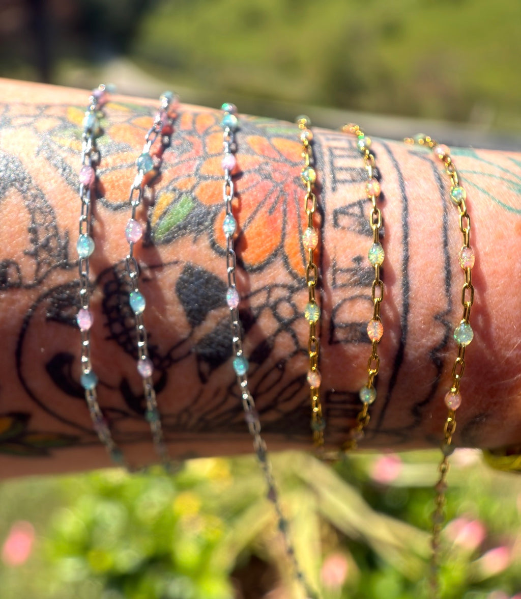 Sunset Lagoon – Iridescent Sunburst Chain