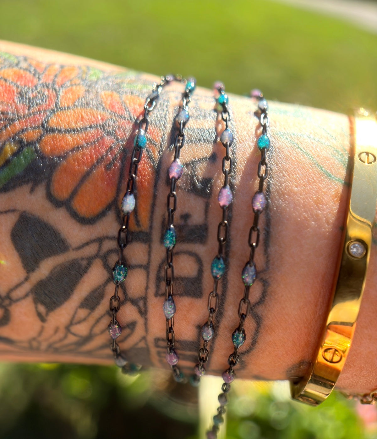 Beyond the Stars: Black Sunburst Galaxy Chain