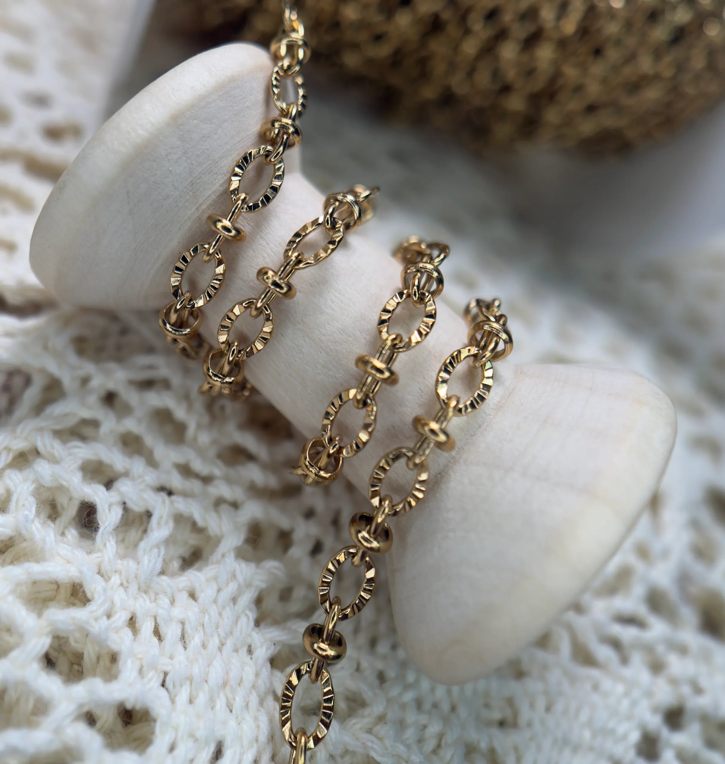 Sunflower Lane – Textured Oval Link Chain