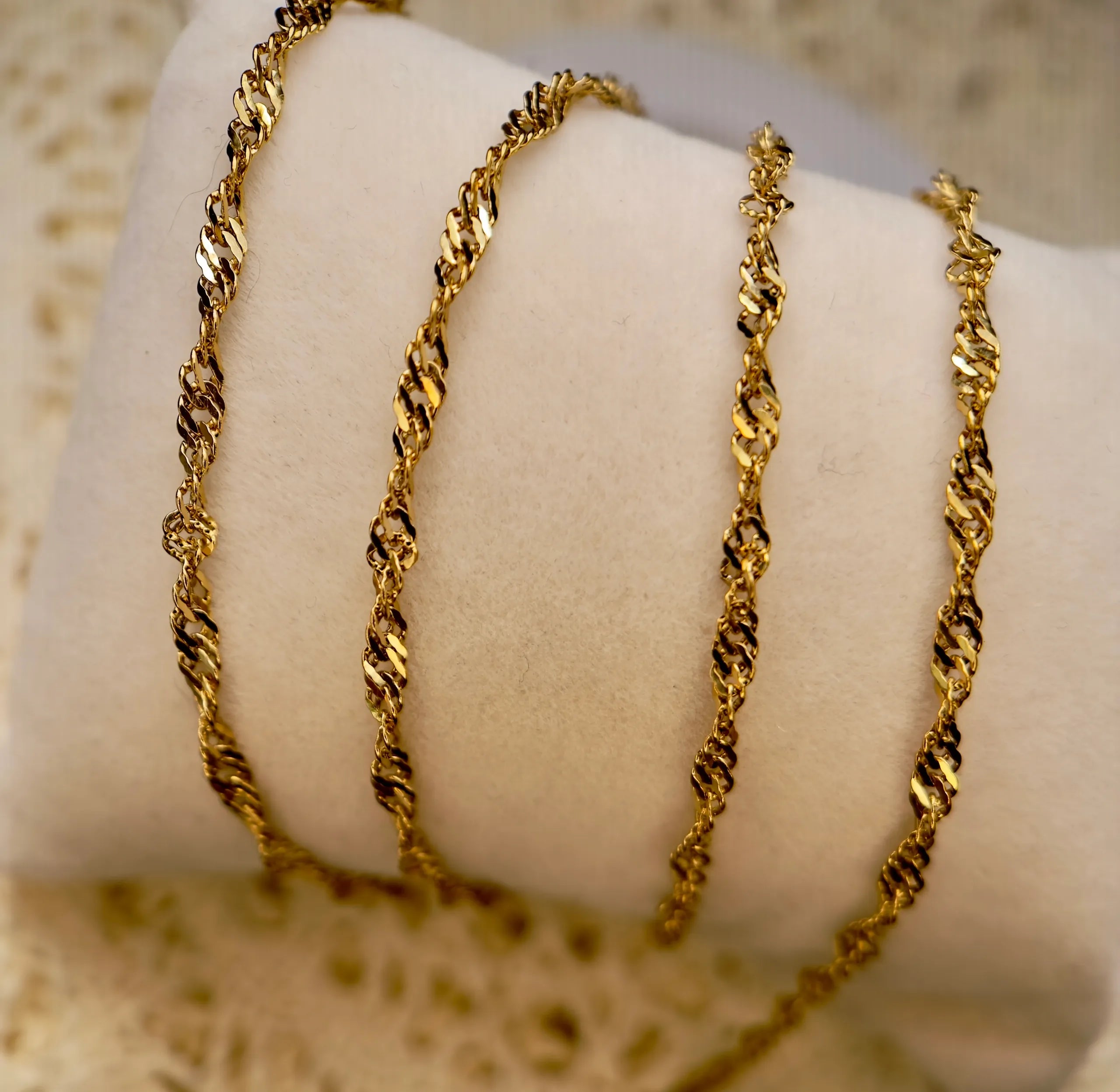 Golden Twist | 14k Gold Singapore Chain