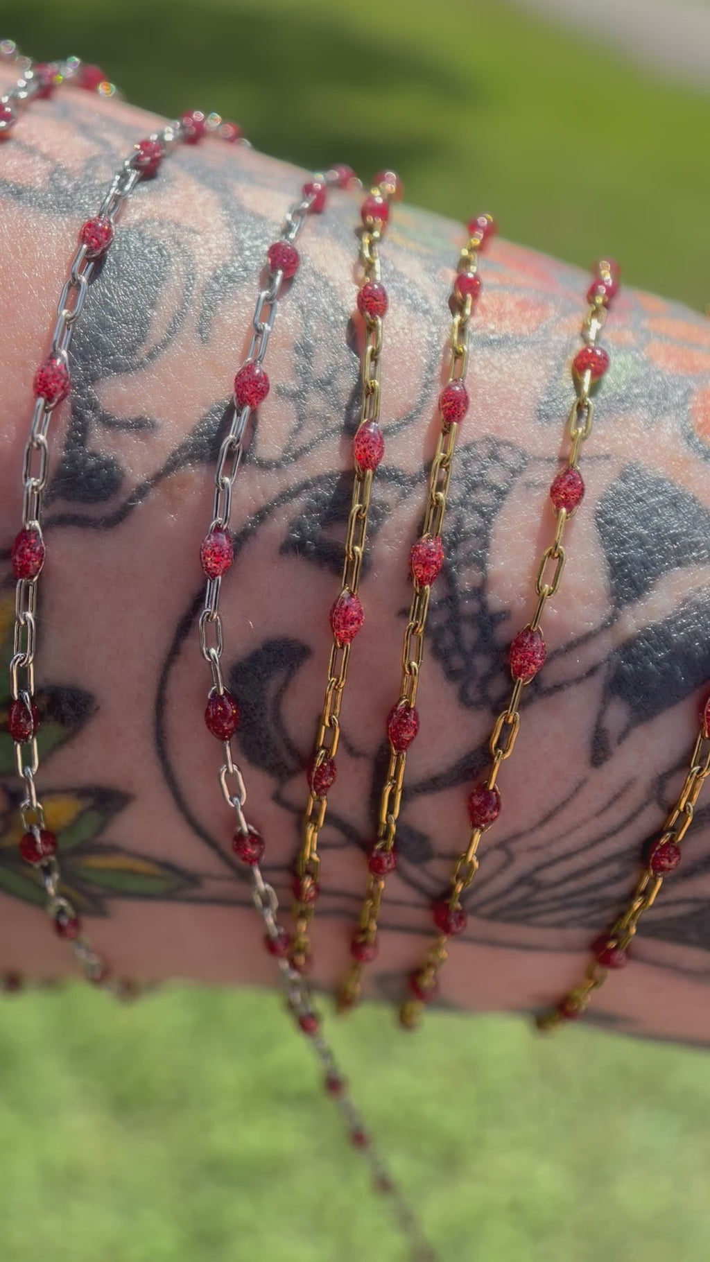 Scarlet Stardust — Iridescent Red Glitter Chain